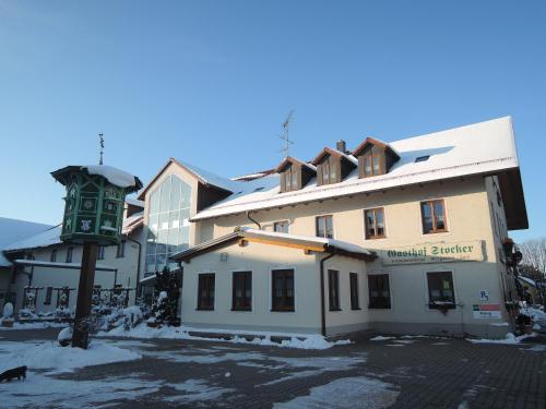 a building with a clock on the side of it at Gasthof Stocker in Landsham