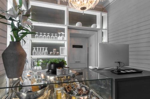 a kitchen with a glass counter with a vase on it at Bridget Inn in Naantali