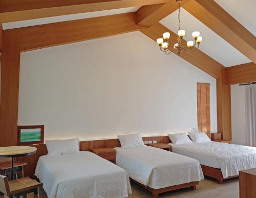 A bed or beds in a room at Taroko Formosa Homestay