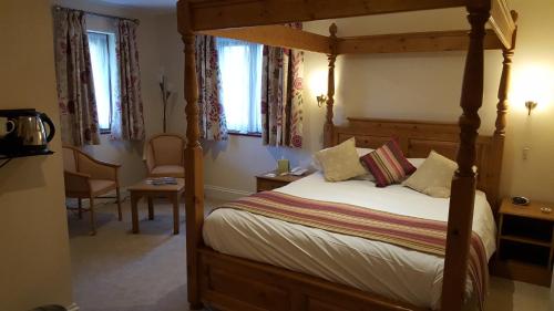 Кровать или кровати в номере Apple Tree Hotel