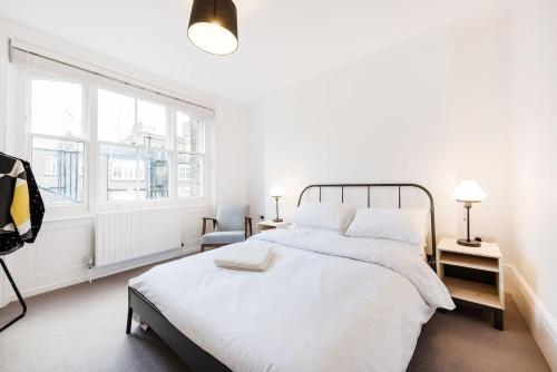 Ліжко або ліжка в номері Covent Garden Apartments - Netflix and Nespresso