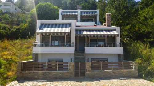 Ntinas Villa with Sea View