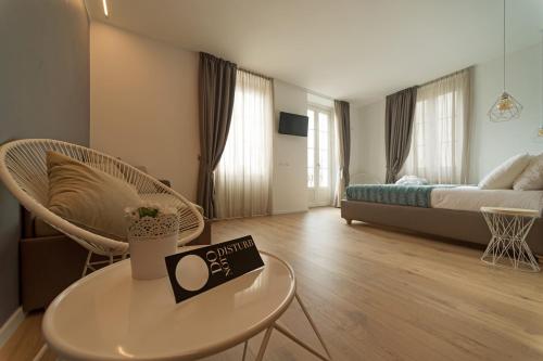 a living room with a bed and a coffee table at Lainez Rooms & Suites in Trento