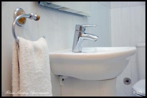 Ένα μπάνιο στο Gleem Luxury Apartments Elite