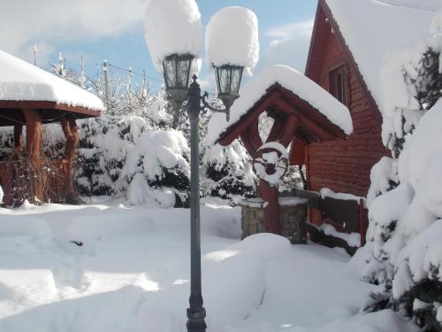 
Obiekt Całoroczne Domki "Stokrotka" zimą
