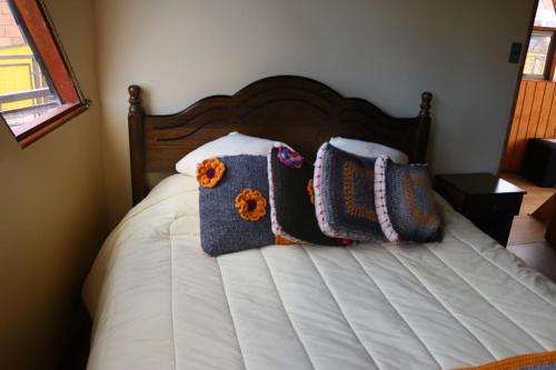 En eller flere senge i et værelse på Chiloe Domos