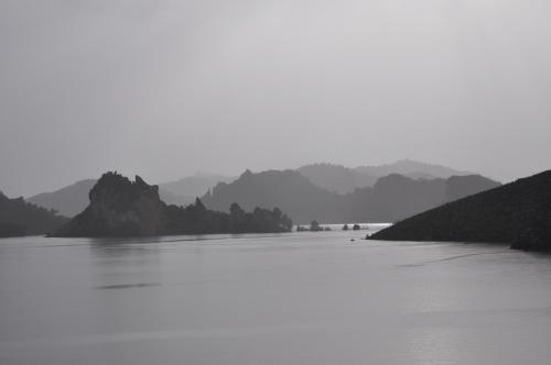 a black and white photo of a river with mountains at Casas Rurales Tio Frasquito y Cleto in Yeste
