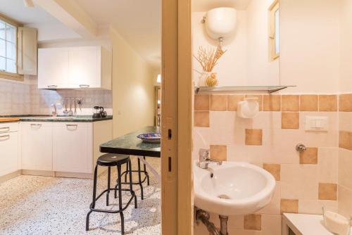 GuestHost - Campo De' Fiori Central Flat