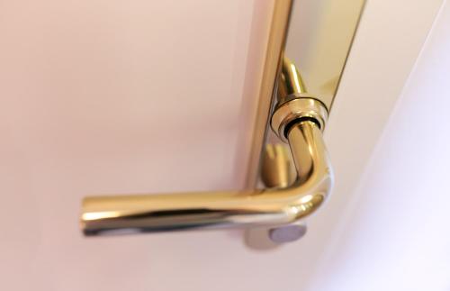 a gold door handle on a white door at Hotel Alter Wirt in Hallbergmoos