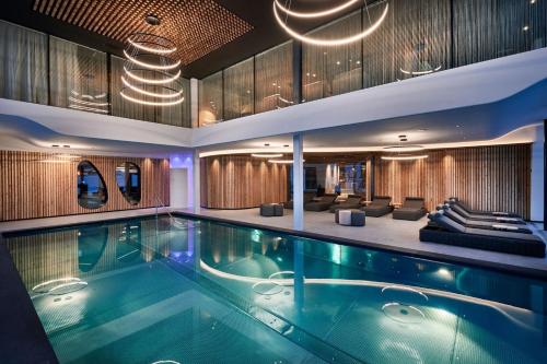 Bazén v ubytování Hotel Stoeres - Active wellbeing nebo v jeho okolí