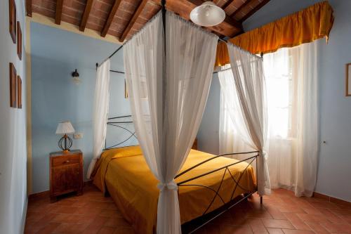 Postel nebo postele na pokoji v ubytování Agriturismo Nibbiano