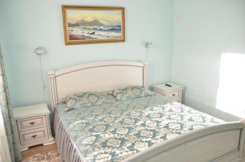 Tempat tidur dalam kamar di Zatishok
