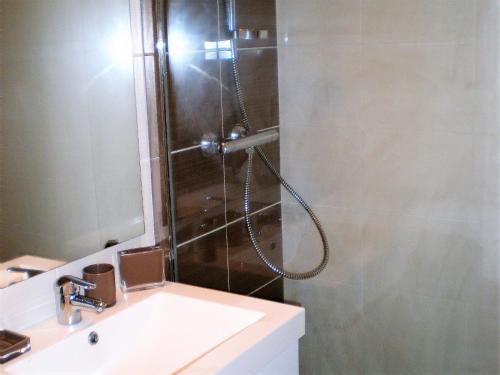 Koupelna v ubytování La coquille