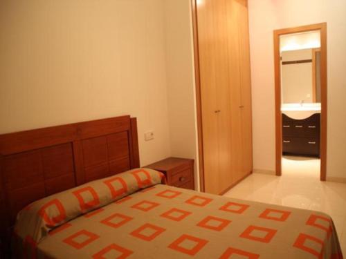 Cama o camas de una habitación en Apartamentos Marineu San Damian Playa Cargador