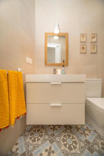 a bathroom with a sink and a mirror at Theodora Chica 1 in Málaga