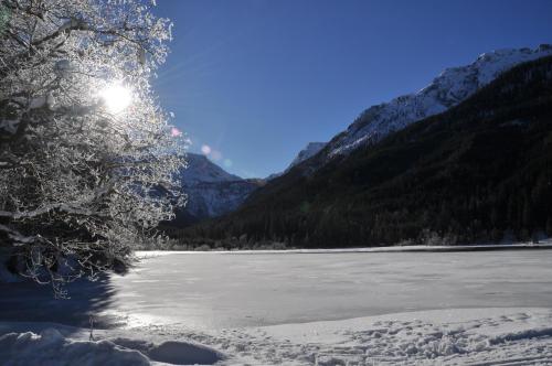 a view of a frozen lake with mountains in the background at Chalet Freiraum in Kleinarl