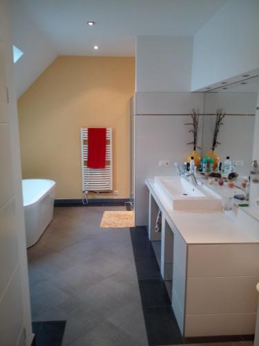 a bathroom with two sinks and a bath tub at Villa Loch Nr.5 in Litschau
