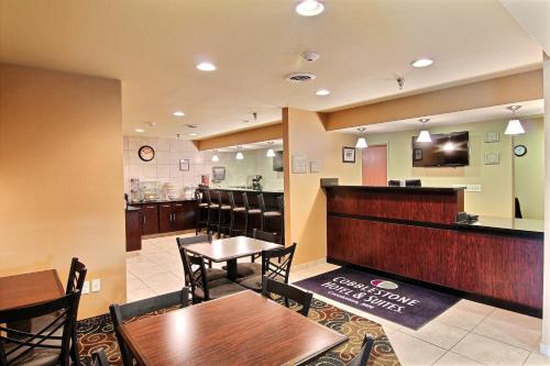 a restaurant with tables and chairs and a bar at AmeriVu inn and Suites - Crookston in Crookston