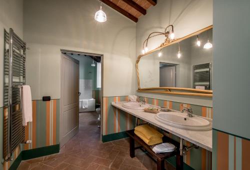 Koupelna v ubytování Agriturismo Podere La Rocca