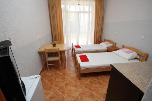 Ein Bett oder Betten in einem Zimmer der Unterkunft Apartments DEA