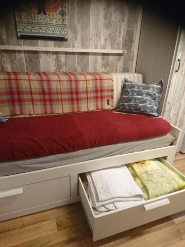 a bed with two drawers in a room at Övraby Stuga in Gödeby