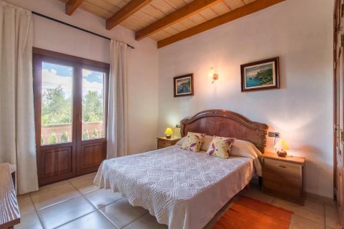 Un pat sau paturi într-o cameră la Buger - 22265 Mallorca2