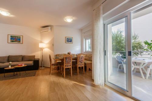 Quiet Family Apartments 30m from Beach Rogoznica Maiv Residence Zatoglav