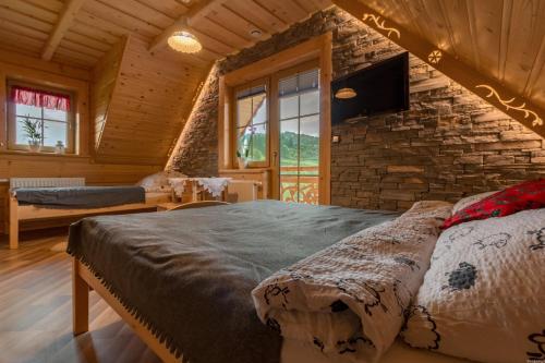 Un pat sau paturi într-o cameră la Góralska Chata Pieniny