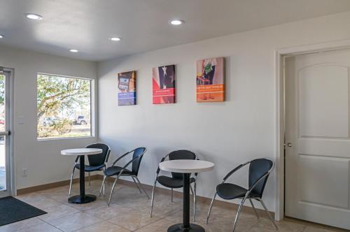 a waiting room with three tables and chairs at Motel 6-Bay Saint Louis, MS in Bay Saint Louis