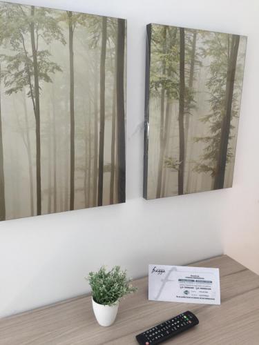 a desk with a remote control and a picture of a forest at Fragga Hospedaje Boutique in Antofagasta