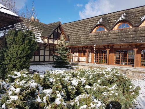 a house with a garden of flowers in front of it at Mak in Murowana Goślina