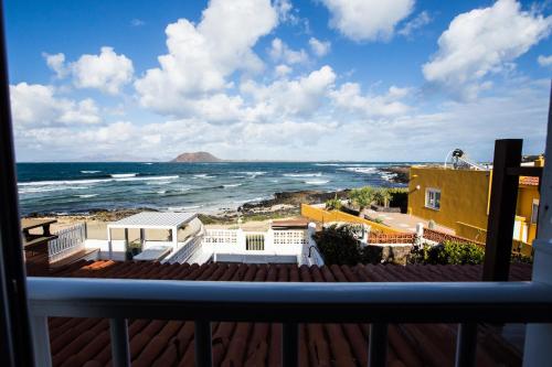 a view of the ocean from a balcony at Villa Los Remos in Corralejo