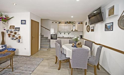 Holiday Home Listeši 1