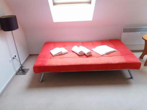 Una cama o camas en una habitación de Mezonet Hrabovo