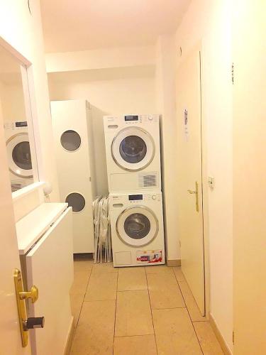 SISHAUS - Private Room Rental