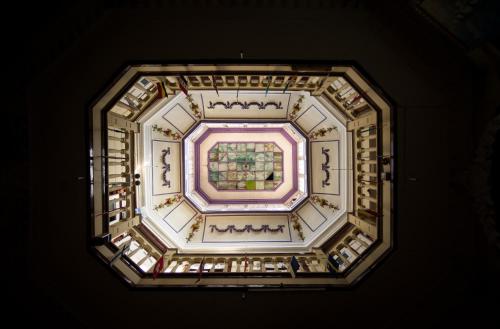 an overhead view of a ceiling of a building at Si Hotel in Santiago