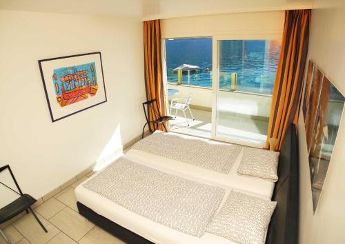 ロンコ・ソプラ・アスコナにあるResidenza Acapulco App 1977のベッドルーム1室(ベッド1台付)が備わります。
