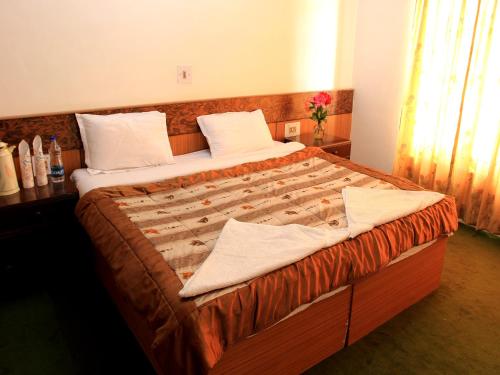 Ένα ή περισσότερα κρεβάτια σε δωμάτιο στο Hotel Mahay Palace