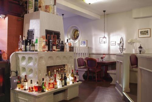 a bar with a lot of bottles on a shelf at Hotel Restaurant Anno 1617 in Glückstadt