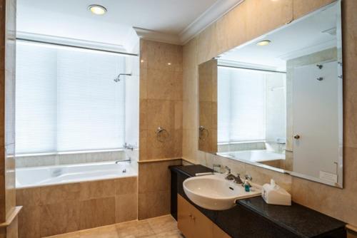 Phòng tắm tại Batavia Apartments, Hotel & Serviced Residences