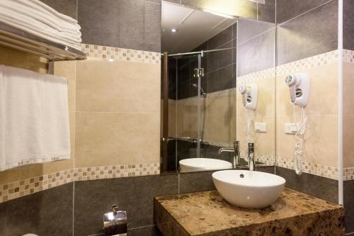 Gallery image of Maple Hotel in Tainan