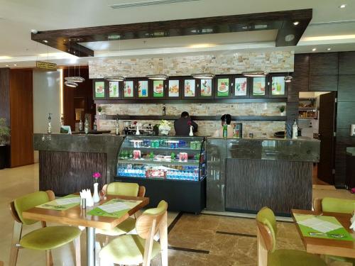 Lounge nebo bar v ubytování Thwary Hotel Suites