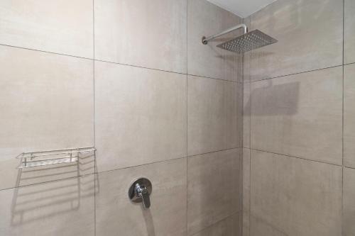 Ένα μπάνιο στο Sky Blue Guest House