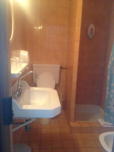 Ванная комната в Hôtel de Genève