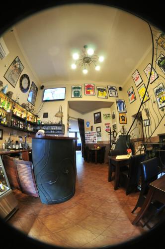 a bar with a tv in the middle of a room at Résidence Tournet in Krakow