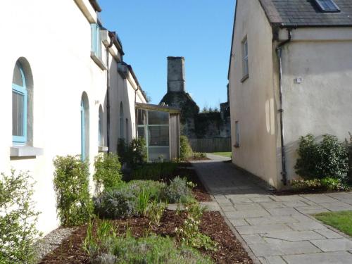 a garden in front of a house at Castlemartyr Holiday Mews 2 bed by Trident Holiday Homes in Castlemartyr