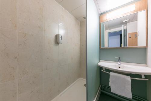 a bathroom with a sink and a shower at B&B HOTEL Toulouse Centre Canal du Midi in Toulouse