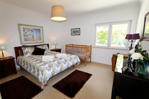 a bedroom with a bed and two windows at Villa Violeta 51 - Clever Details in Vilamoura