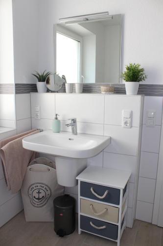 a bathroom with a sink and a mirror at Ferienhaus Hafenzeit in Cuxhaven