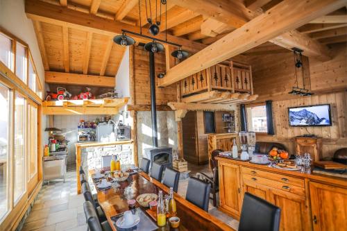 Chalet Monte Biancoにあるキッチンまたは簡易キッチン